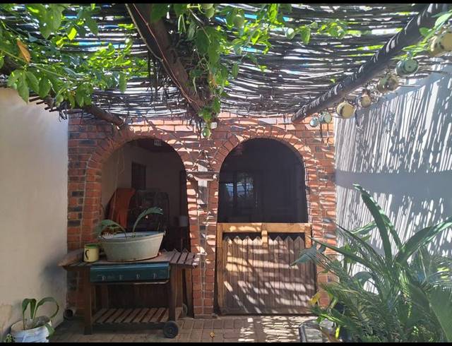 7 BEDROOM HOUSE FOR SALE IN POLLAK PARK